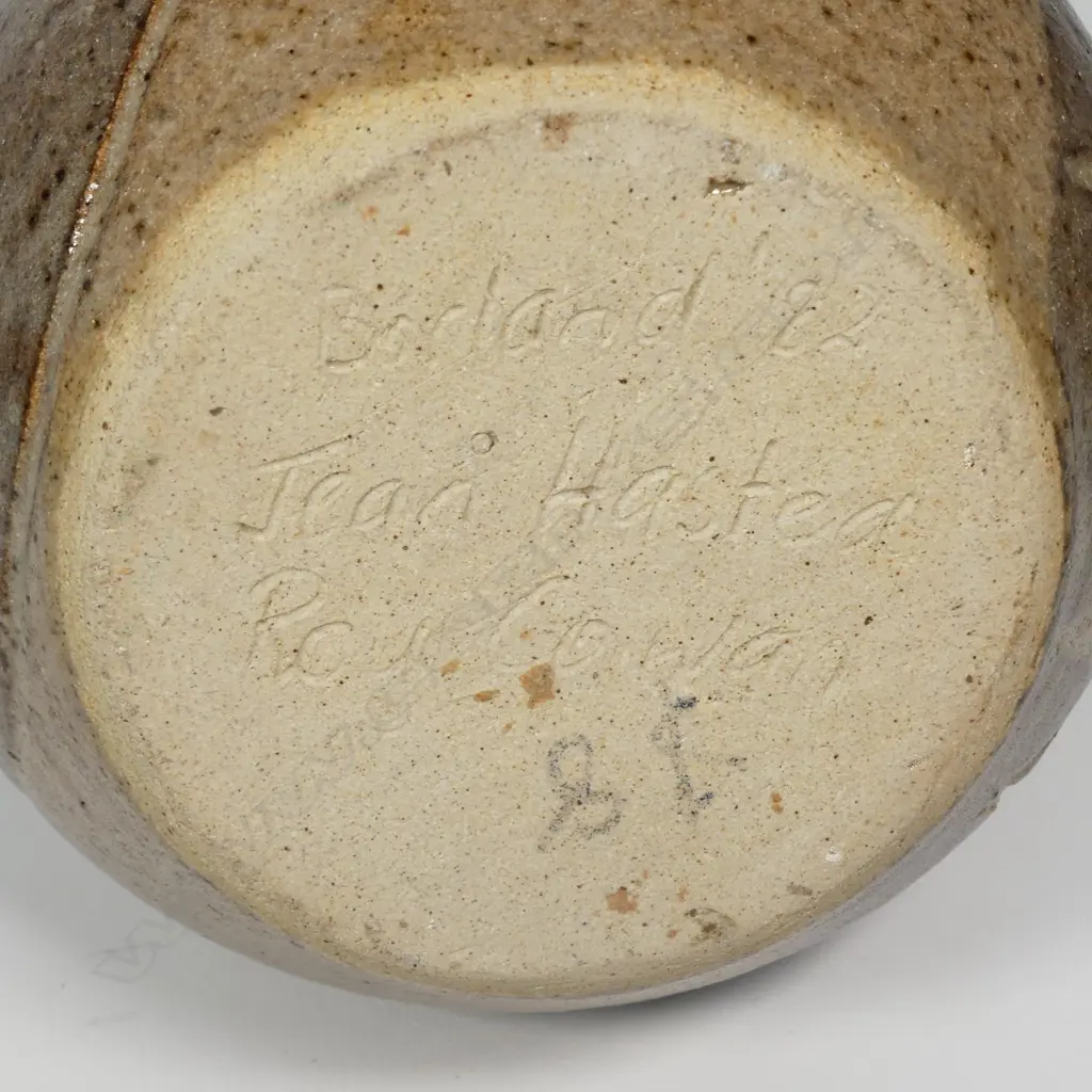 A Roy Cowan and Jean Hasted pottery vase Image 1++