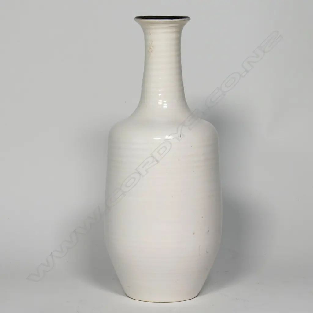 Crown Lynn Daniel Steenstra 'Hand Potted' vase Image 1++