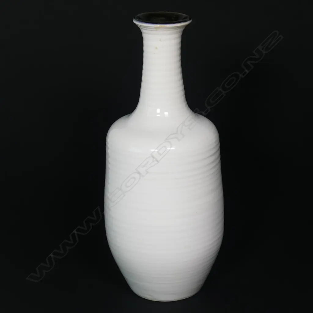Crown Lynn Daniel Steenstra 'Hand Potted' vase Image 1++