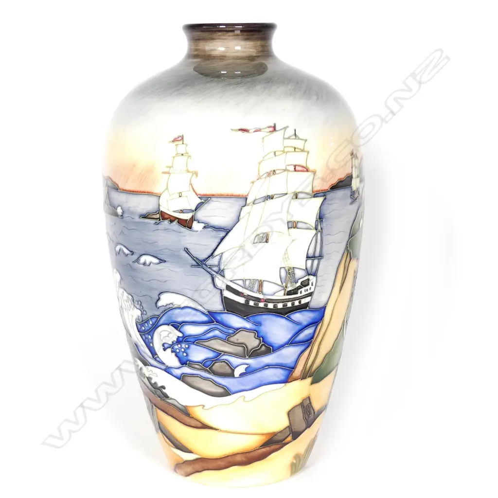 A modern Moorcroft vase Image 1++