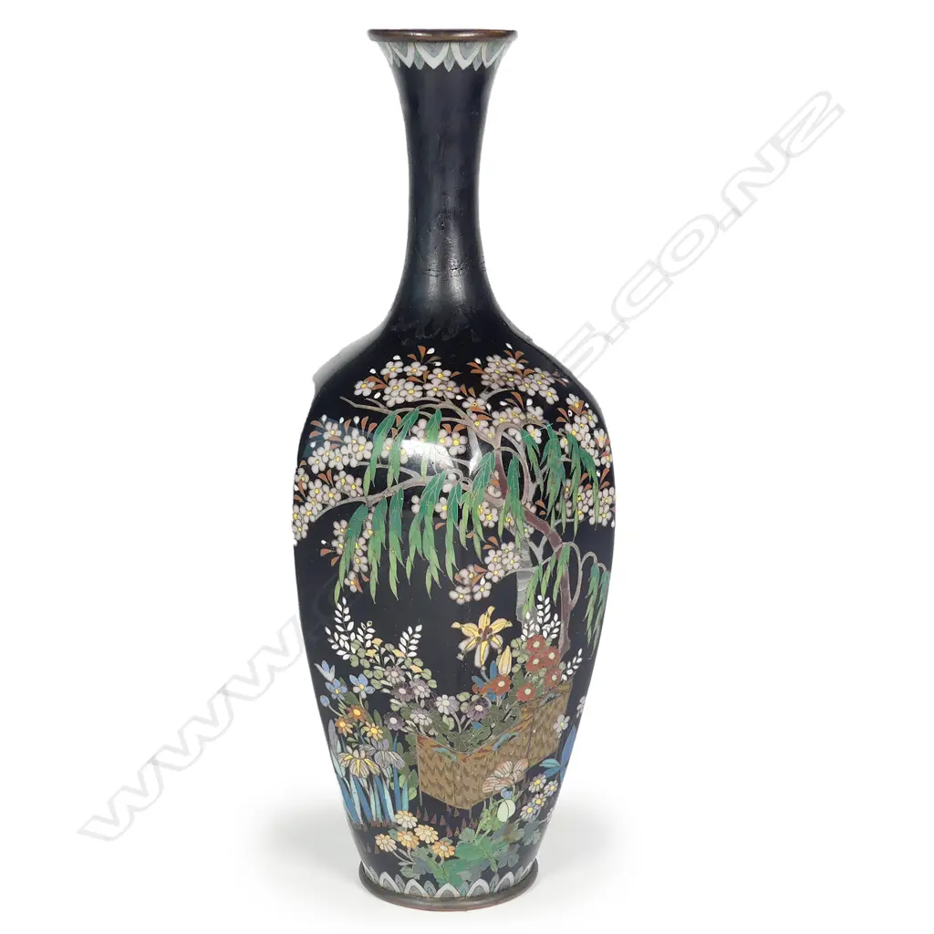 A fine Japanese cloisonné vase Image 1++