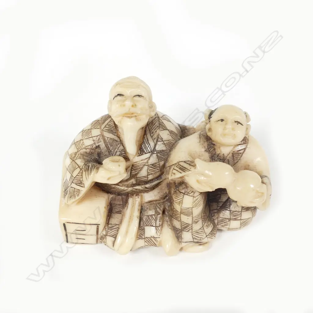 A Japanese ivory netsuke Image 1++