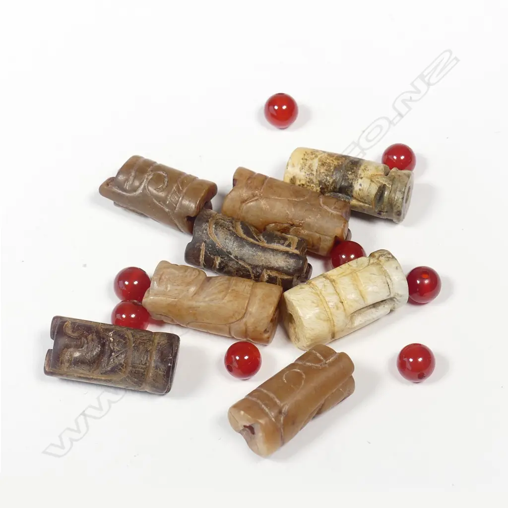 Eight various Chinese jade cylinder beads Image 1++