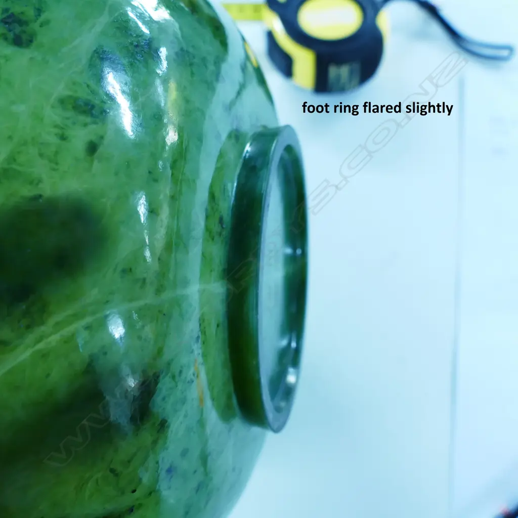 An old fine quality Chinese jade bowl Image 1++