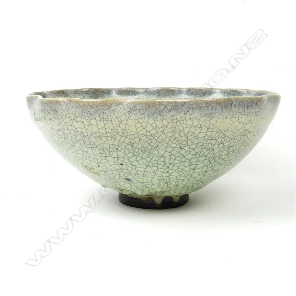 A Chinese crackle celadon glazed bowl Image 1++