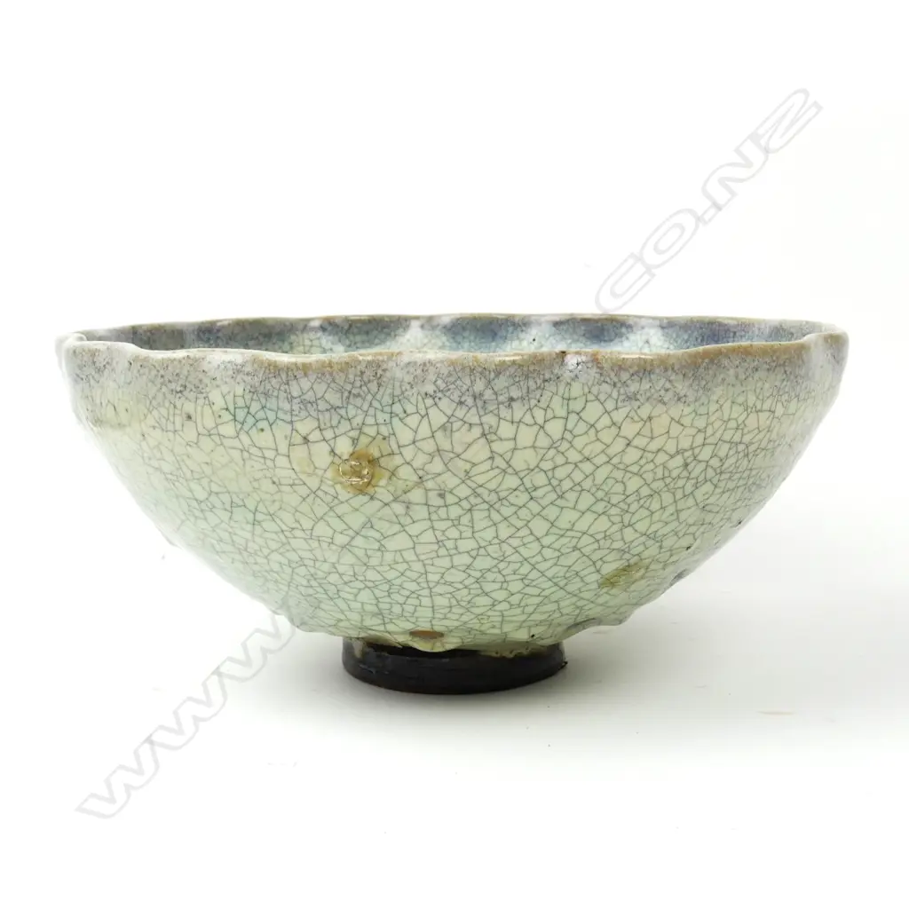 A Chinese crackle celadon glazed bowl Image 1++