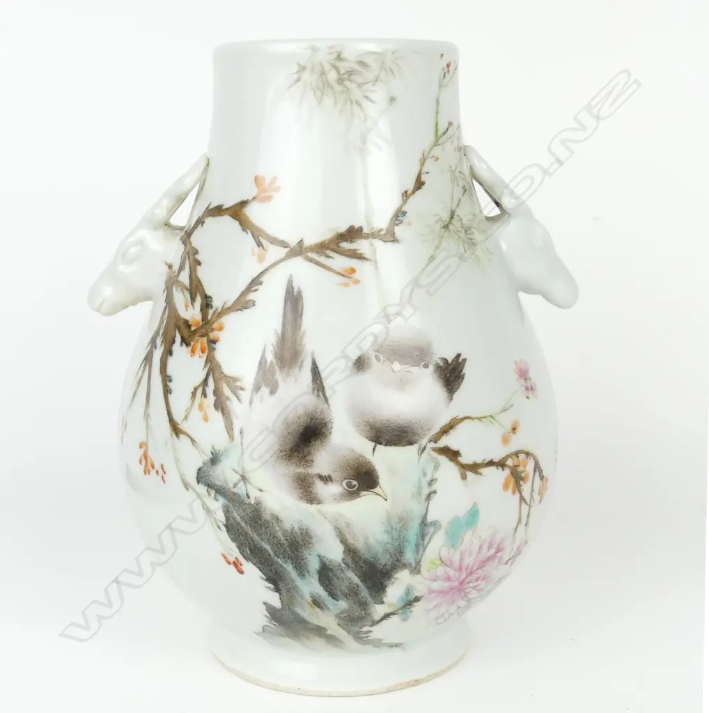 A Chinese porcelain Hu vase Image 1++