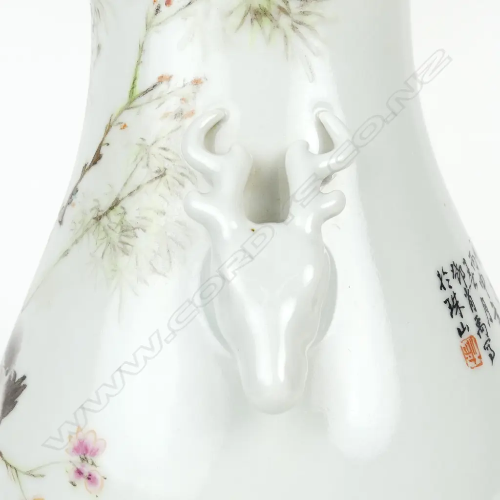 A Chinese porcelain Hu vase Image 1++