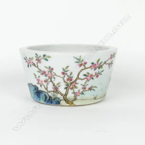 A Chinese porcelain finely polychrome enamel painted brush washer