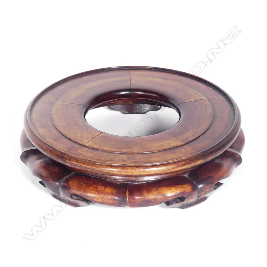 A Chinese Qing dynasty ‘famille verte’ brush pot on hardwood stand Image 1++