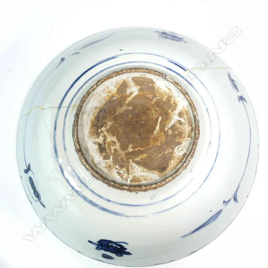 A large and impressive Ming ‘kraak porcelain’ (Wanli) dish Image 1++