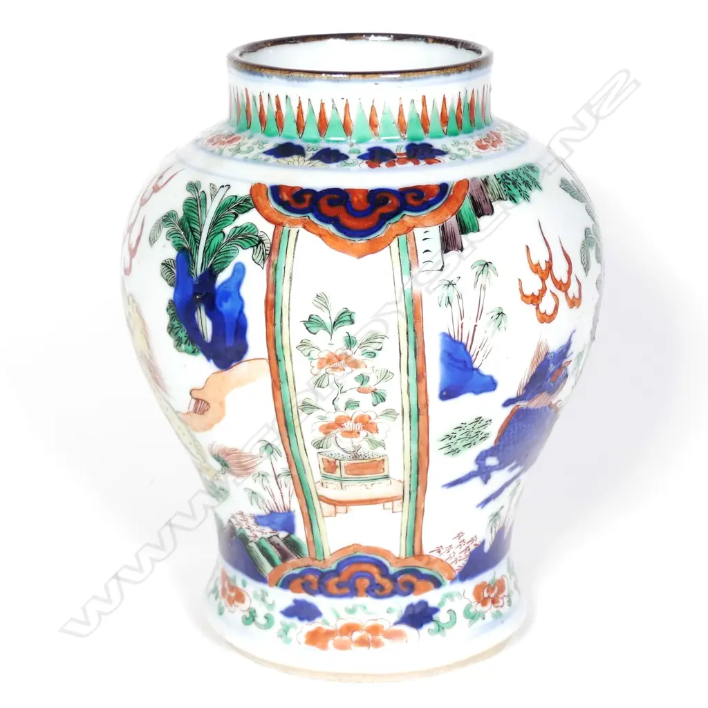 An old hand painted Chinese wucai vase Image 1++