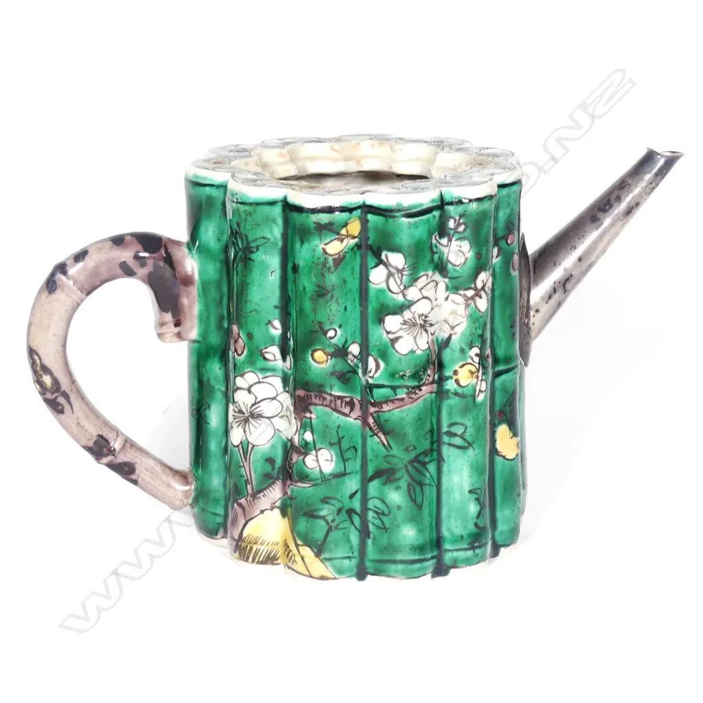 A rare Chinese Kangxi period ‘famille verte’ teapot Image 1++