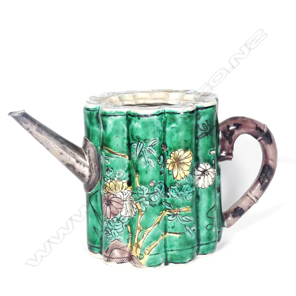 A rare Chinese Kangxi period ‘famille verte’ teapot Image 1++