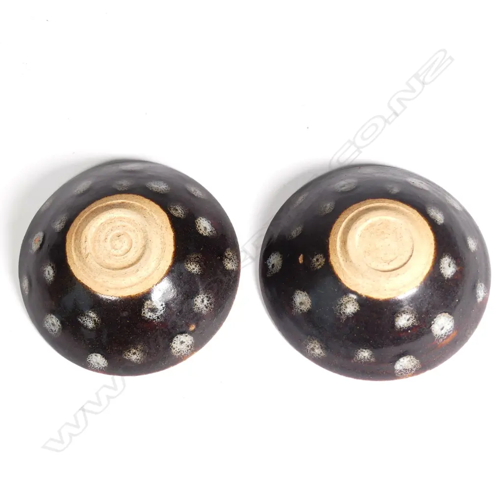 A pair of Chinese Song-style bowls Image 1++