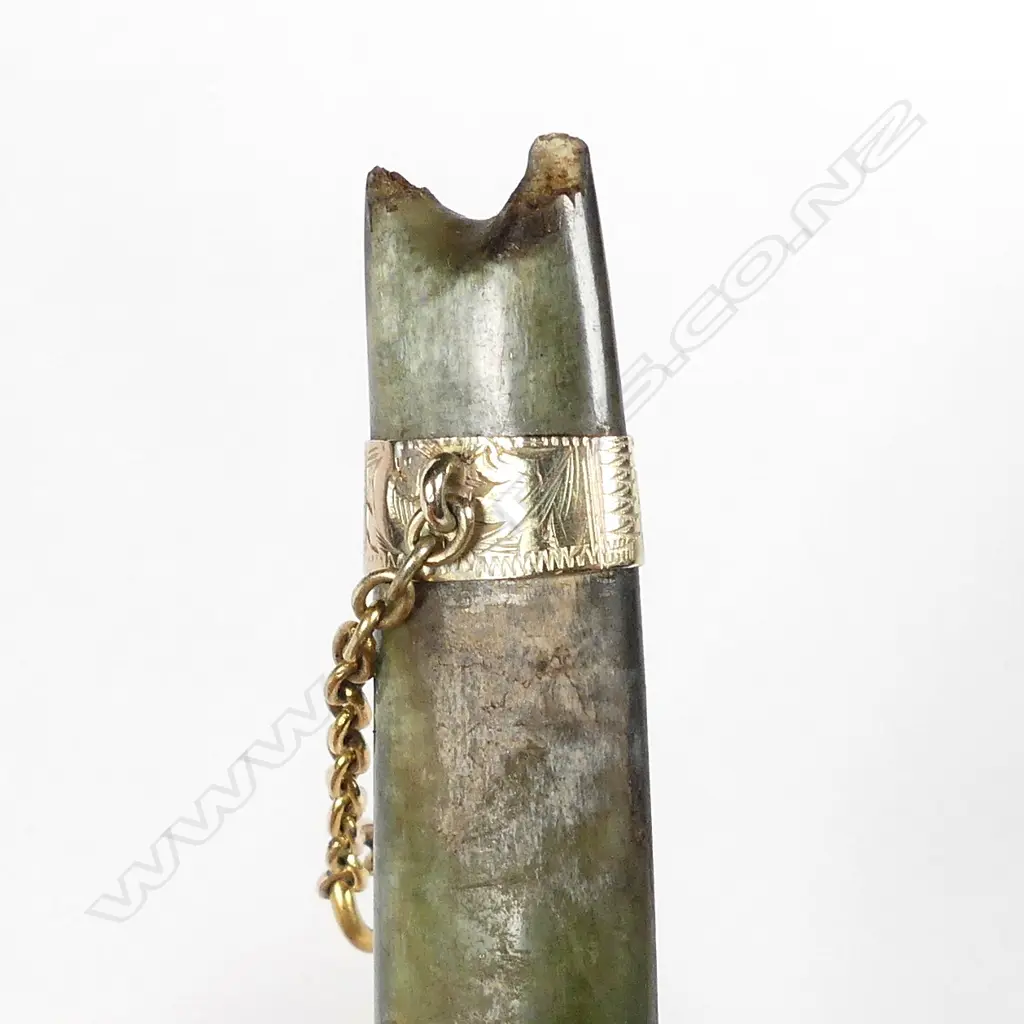 A bowenite pendant Image 1++