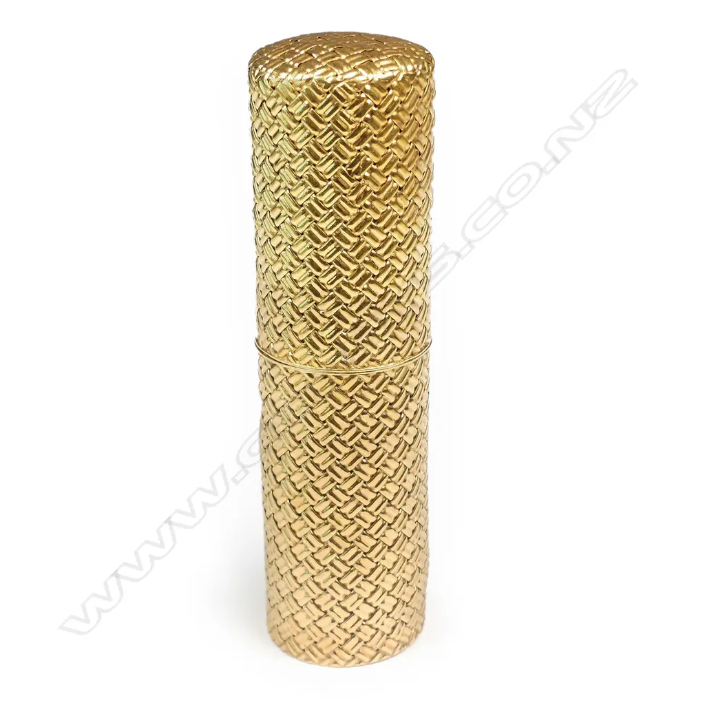 A Van Cleef & Arpels 1960's 18ct gold perfume bottle case Image 1++