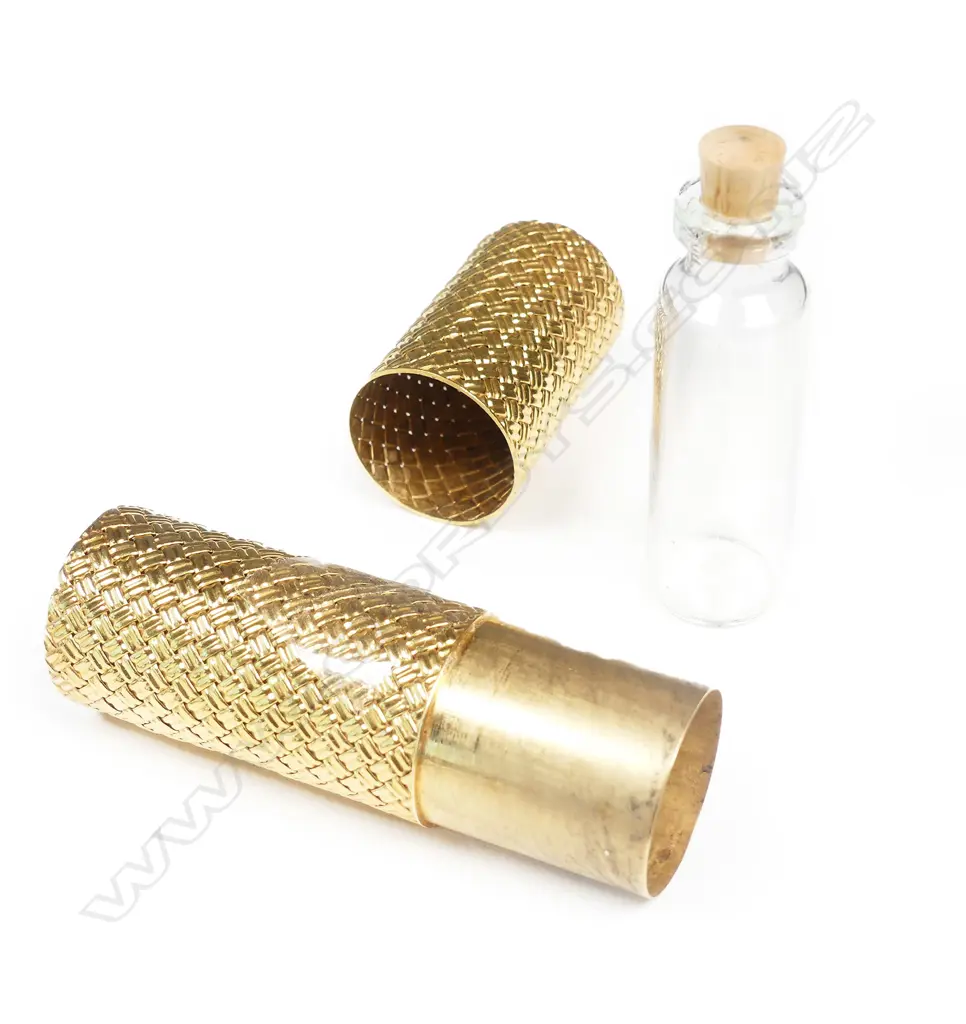 A Van Cleef & Arpels 1960's 18ct gold perfume bottle case Image 1++