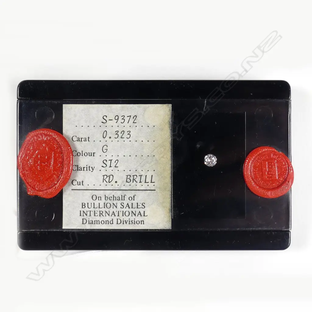 A 0.32ct round brilliant cut diamond Image 1++