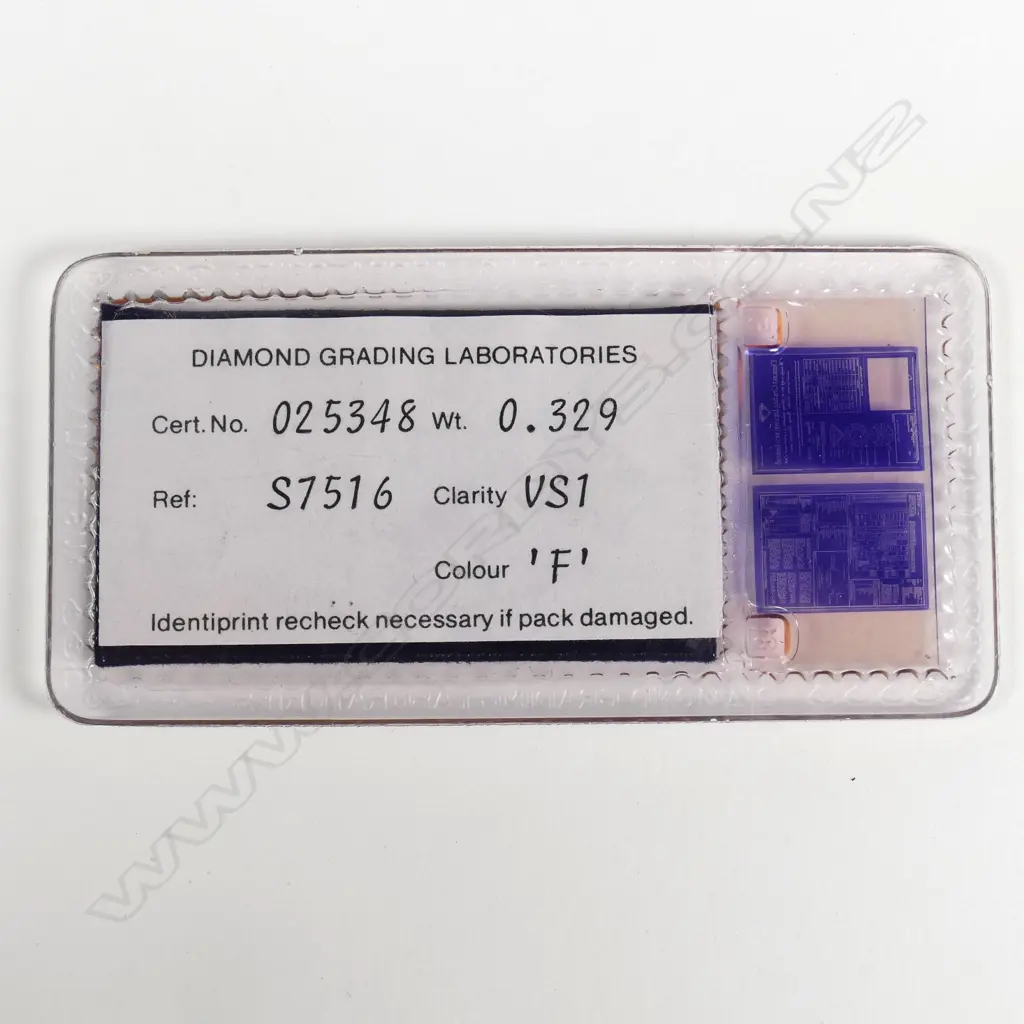 A 0.32ct round brilliant cut diamond Image 1++