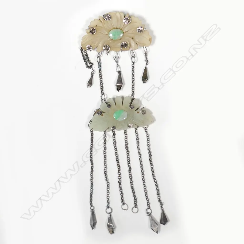 A vintage carved jade and silver two piece suspending brooch Image 1++