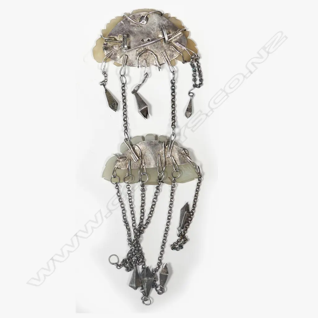A vintage carved jade and silver two piece suspending brooch Image 1++