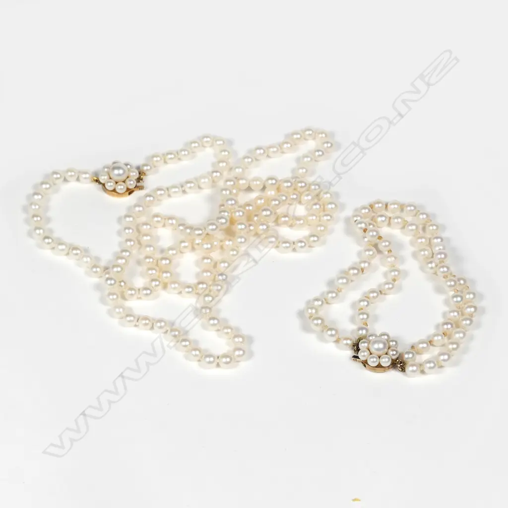 A cultured pearl necklace Image 1++