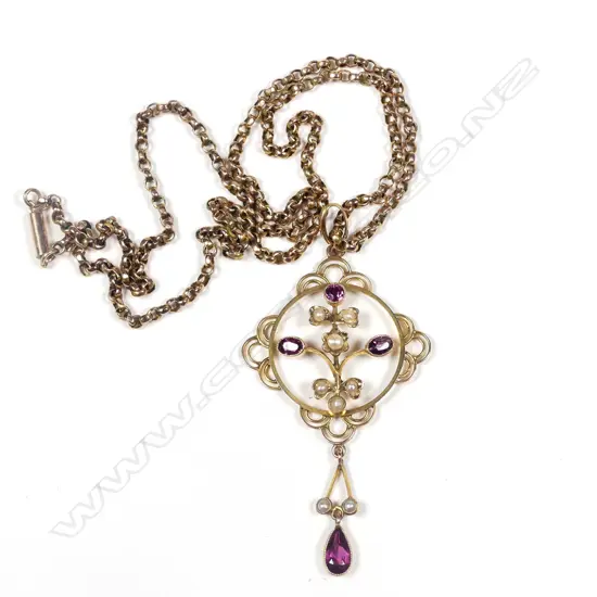 An Edwardian 9ct gold pendant