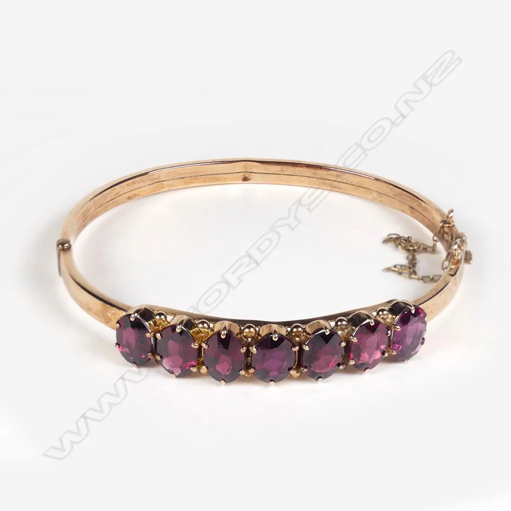 An Edwardian 9ct rose gold and almandine garnet hinged bangle Image 1++