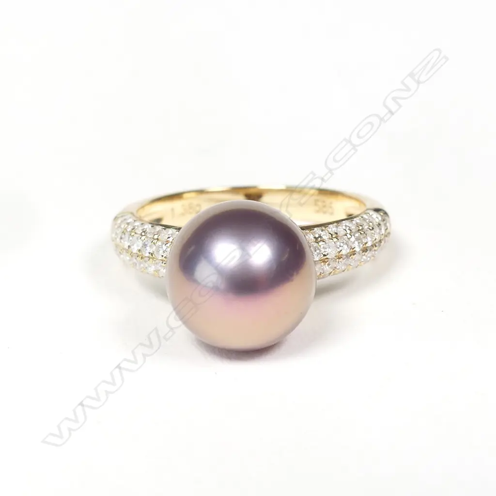 A 14ct gold pearl and diamond dress ring Image 1++