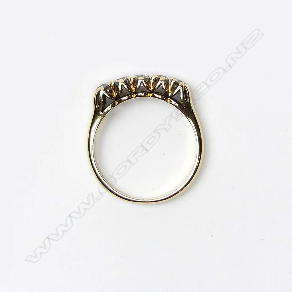 An 18ct gold and five stone diamond ring Image 1++