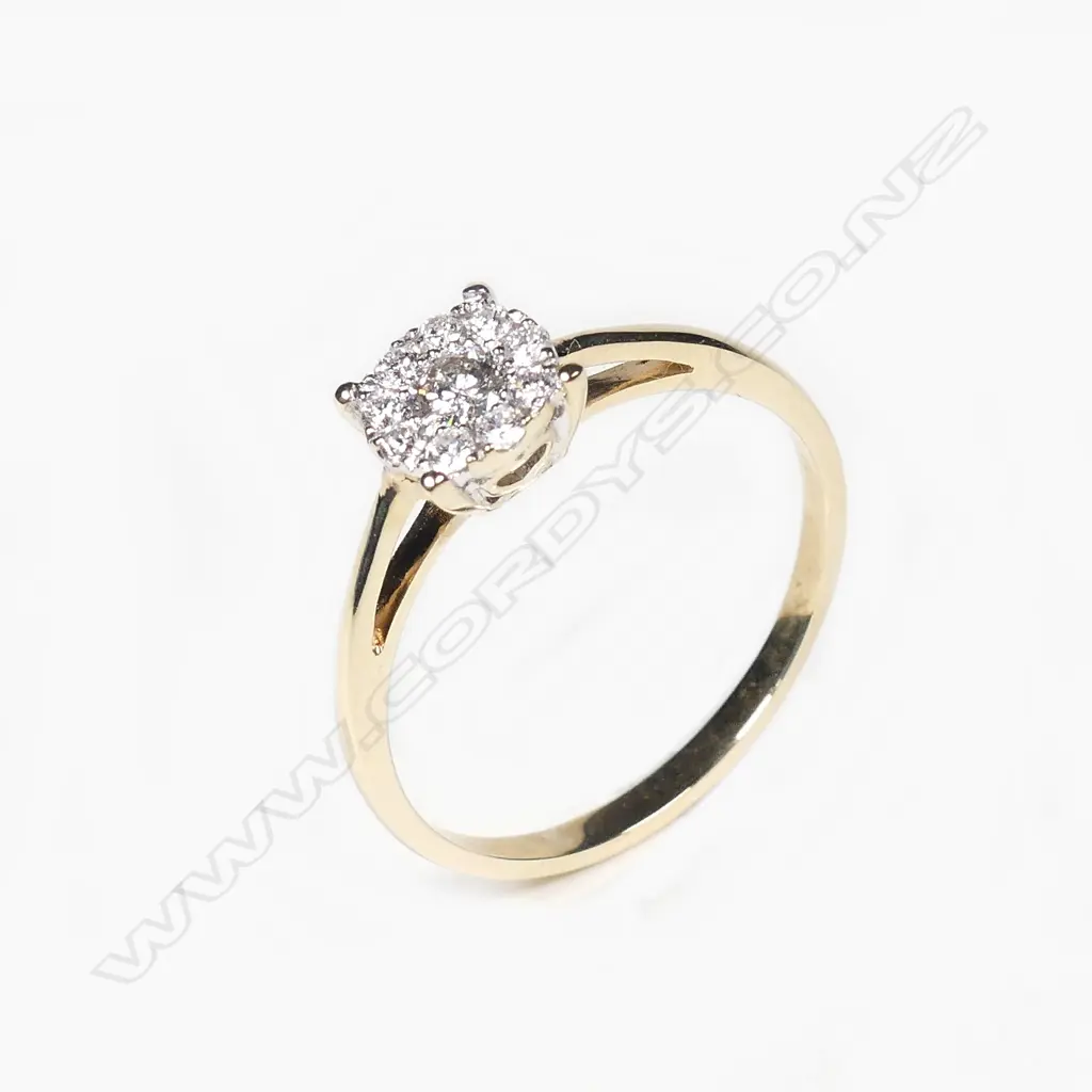 A 9ct gold and diamond ring Image 1++