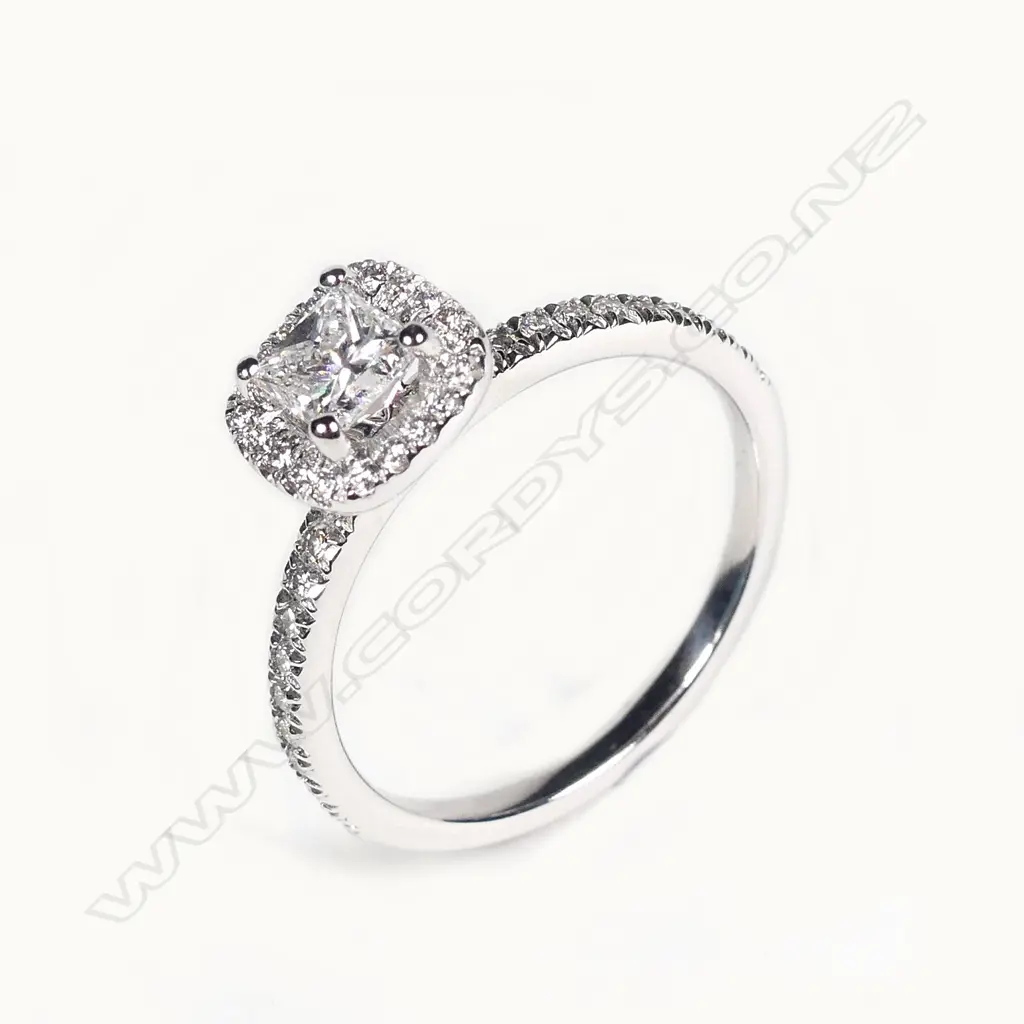 An 14ct white gold and diamond ring Image 1++