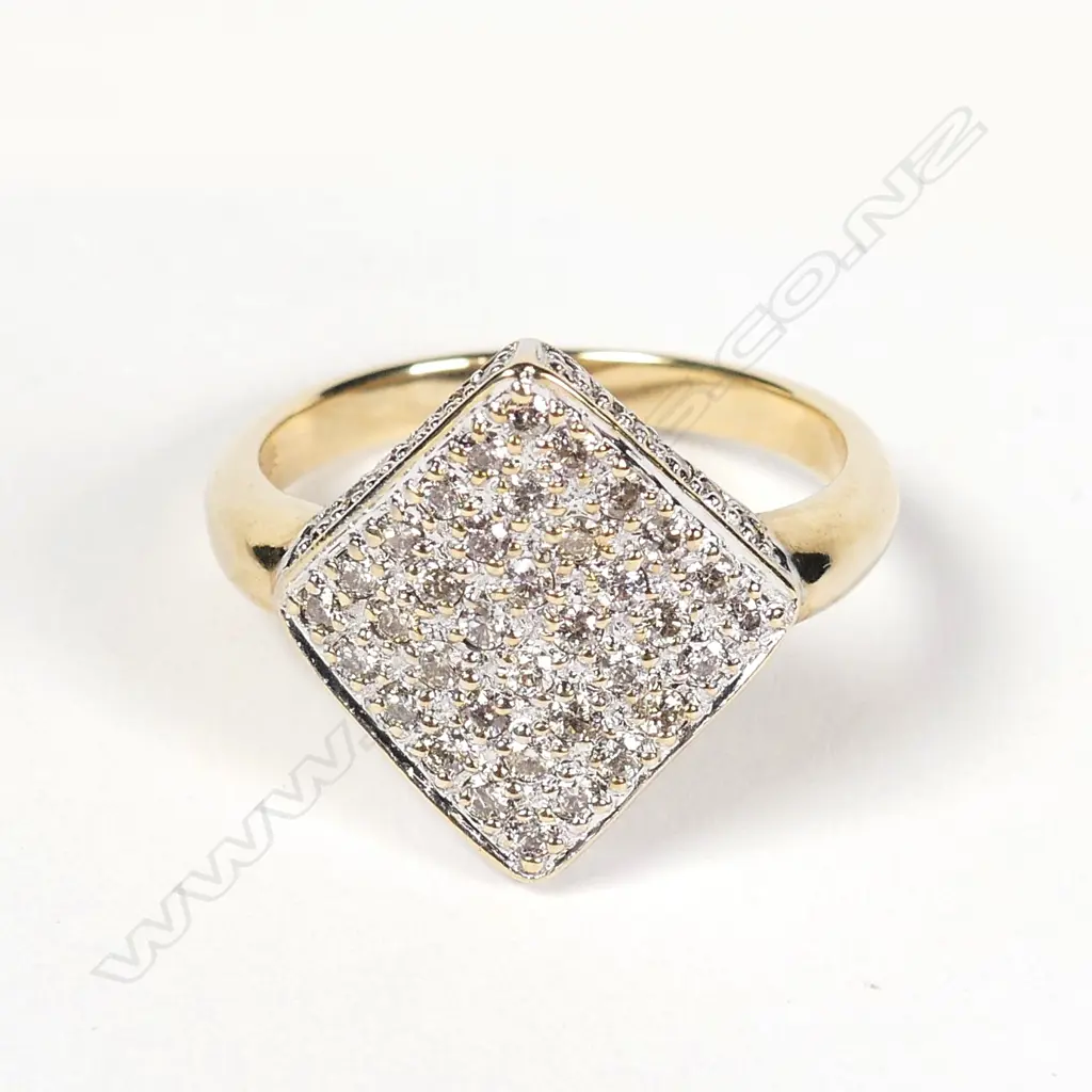 A 9ct gold and diamond ring Image 1++