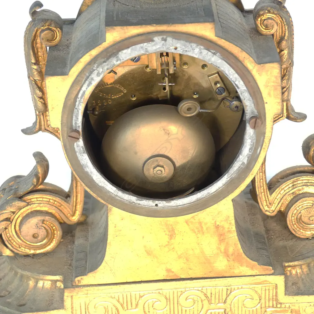 A 19thC French ormolu mantel clock Image 1++