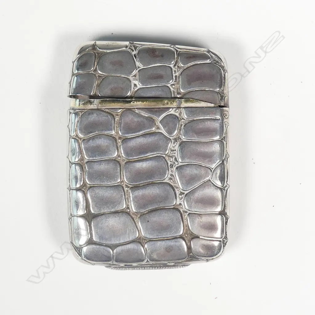 A Victorian silver vesta case Image 1++