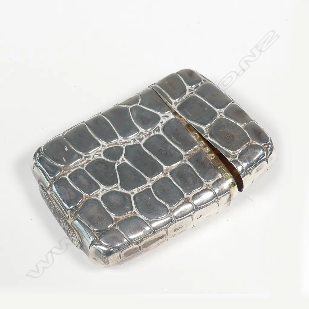 A Victorian silver vesta case Image 1++