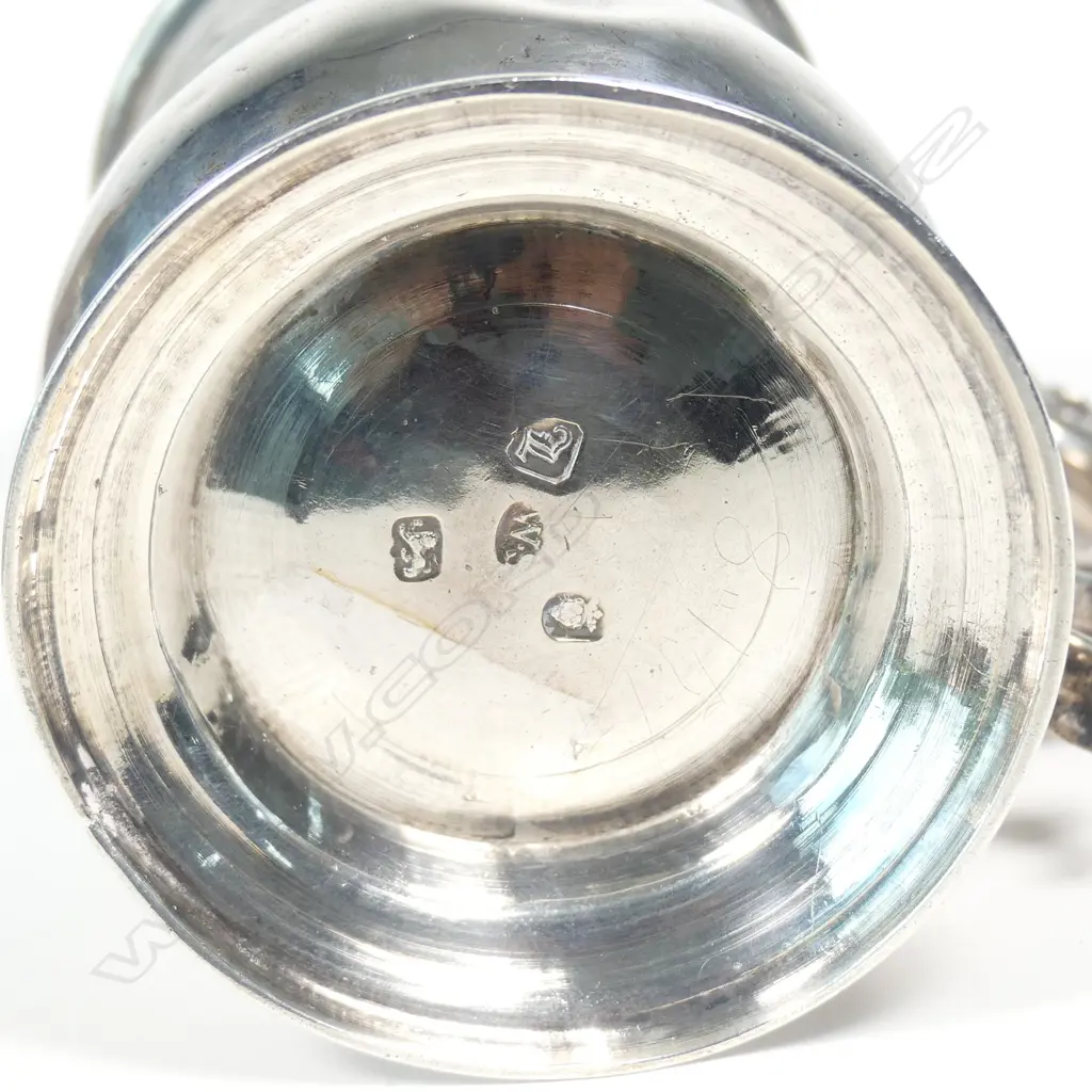 A George III silver baluster half pint mug Image 1++