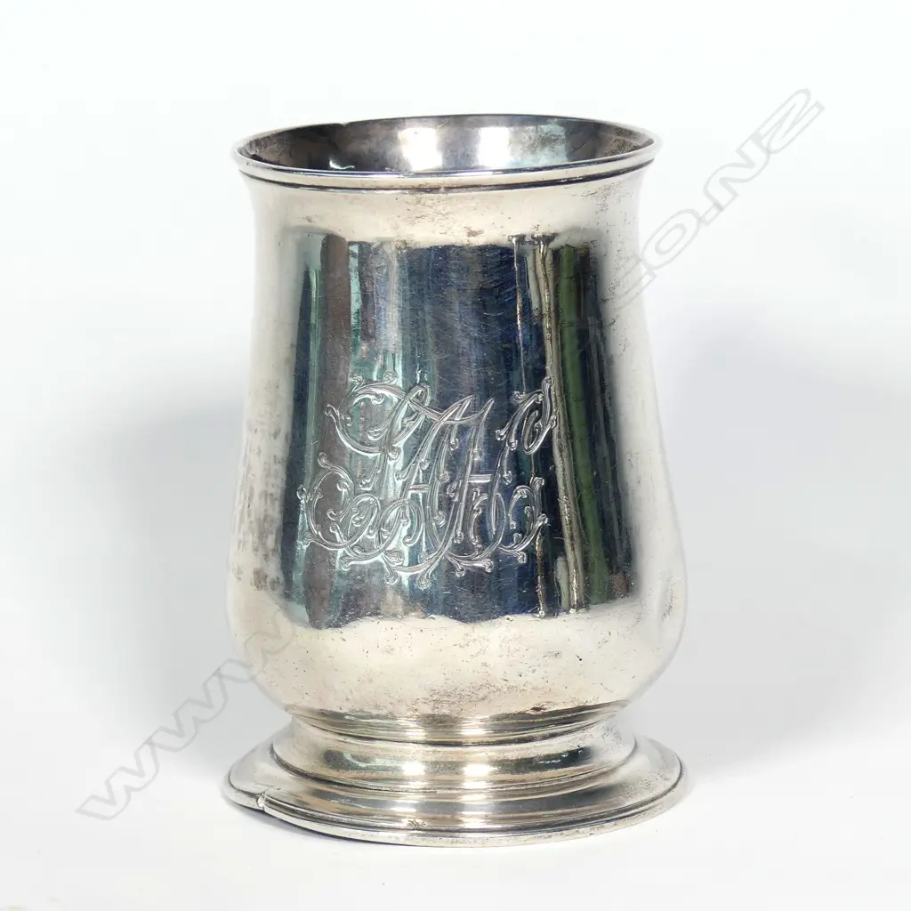 A George III silver baluster half pint mug Image 1++