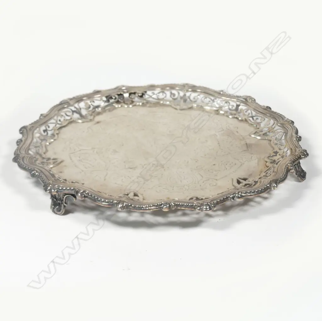 A Victorian silver salver Image 1++