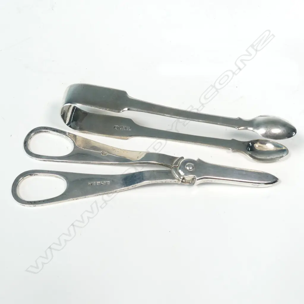 A cased pair of Edwardian silver grape scissors Image 1++