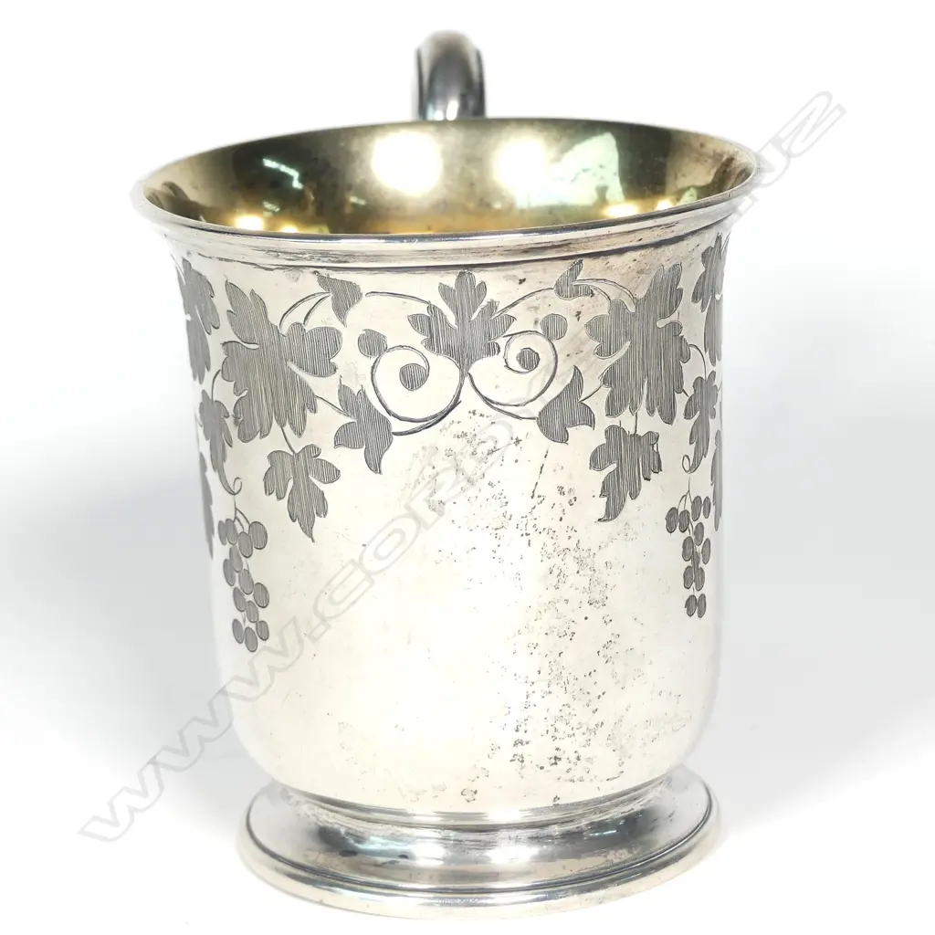 A Victorian silver mug Image 1++