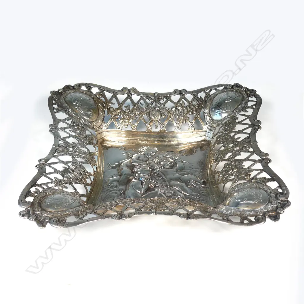 A 19thC Hanau German silver fancy table dish Image 1++