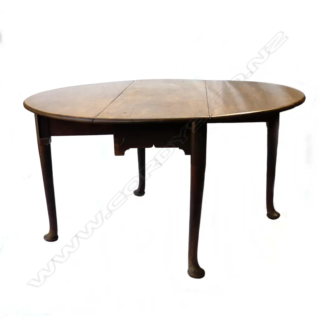 A George III mahogany drop-side dining table Image 1++