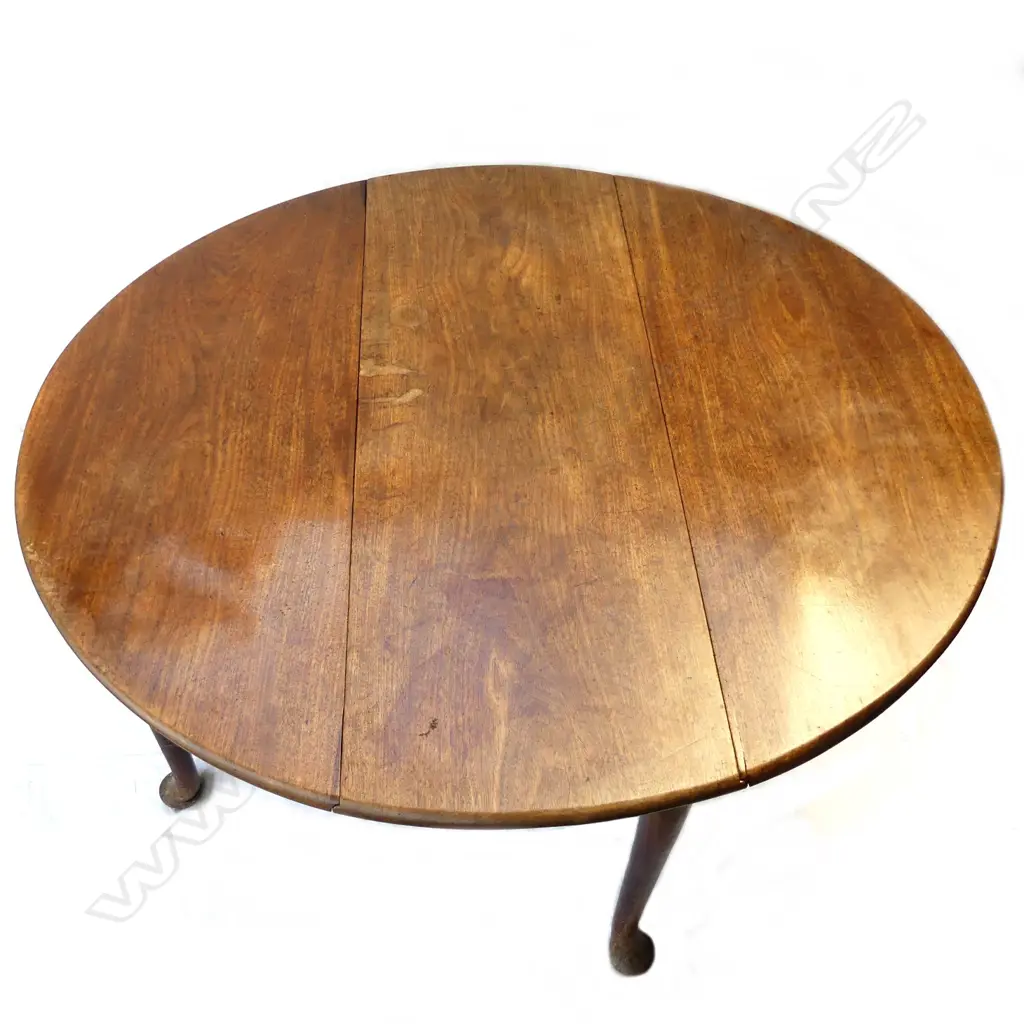 A George III mahogany drop-side dining table Image 1++