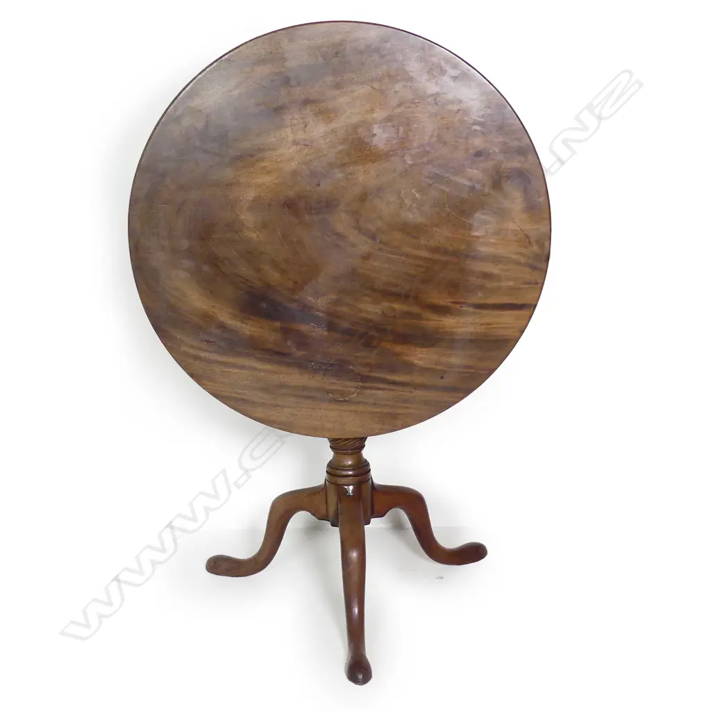 A Georgian mahogany tilt top wine table Image 1++