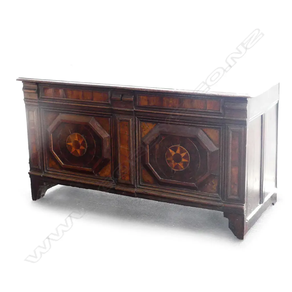 A Georgian oak coffer Image 1++