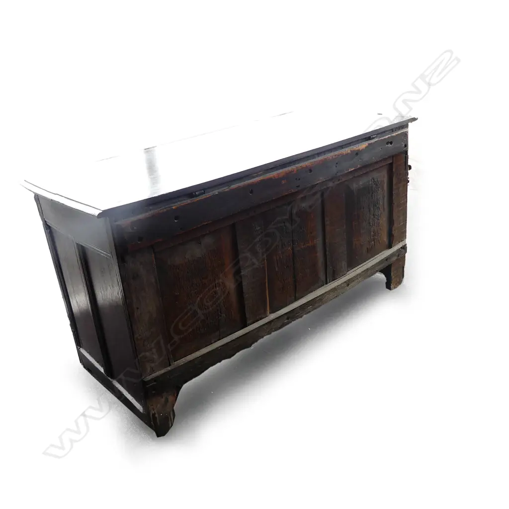 A Georgian oak coffer Image 1++