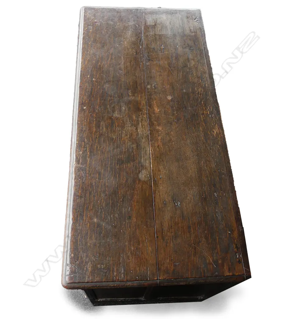 A Georgian oak coffer Image 1++