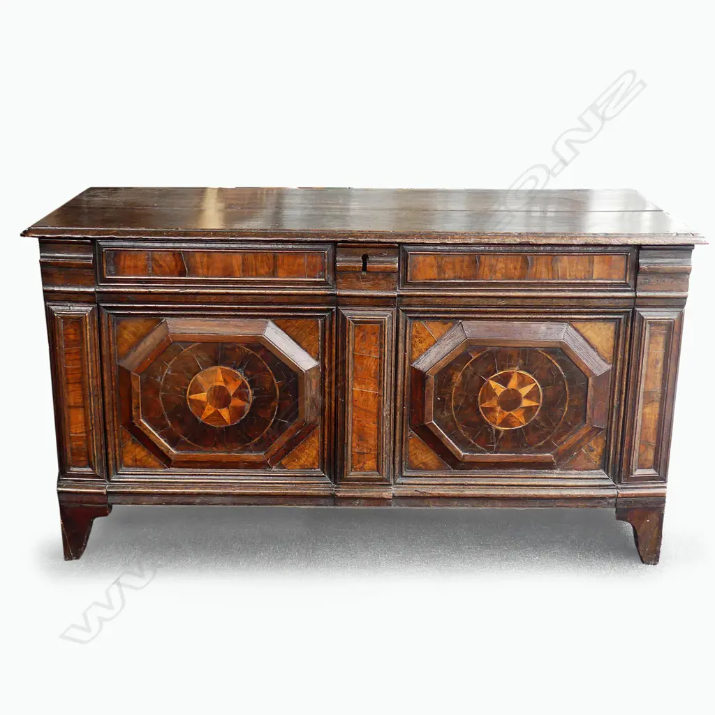 A Georgian oak coffer Image 1++